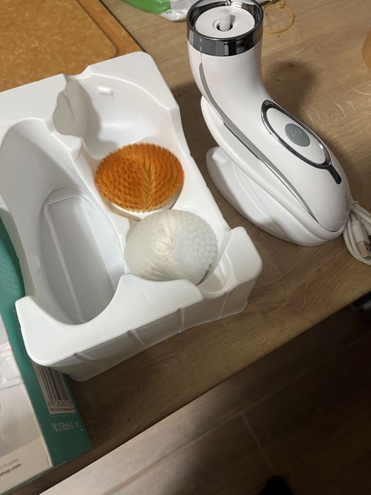 Почистваща четка за лице