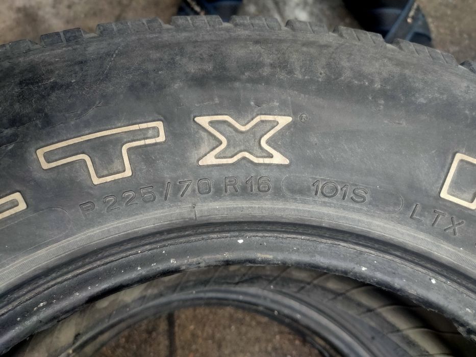 Продам 3 комплекта  резины по 4 штуки