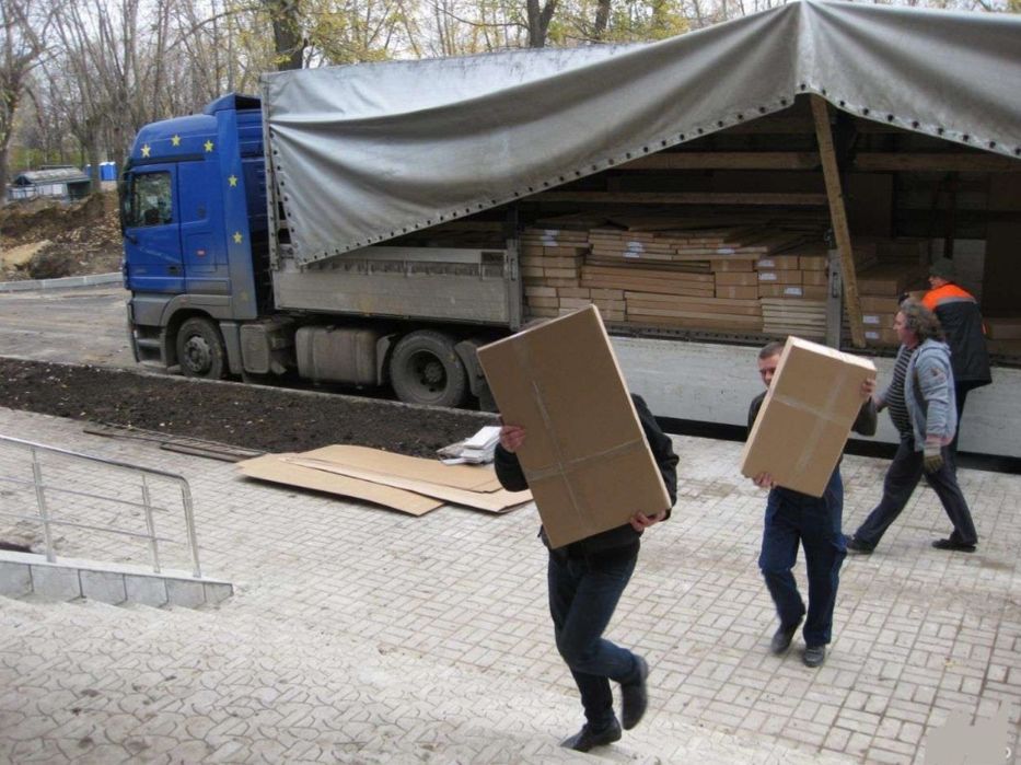 Professional yuk ko'taruvchilar xizmati Qavatga ko'tarish va tushurish