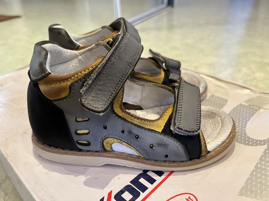 Продам сандалики