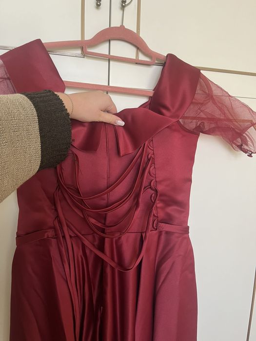 Бална рокля в цвят бордо