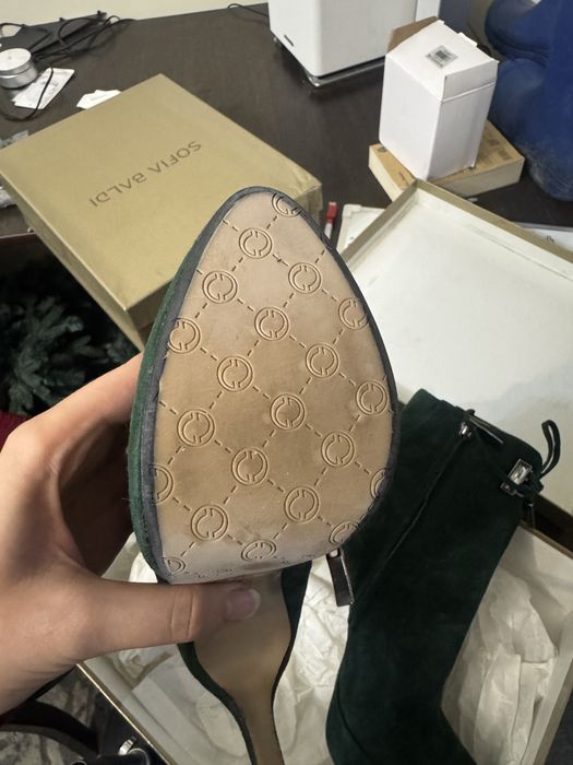 Продам стильные замшевые туфли