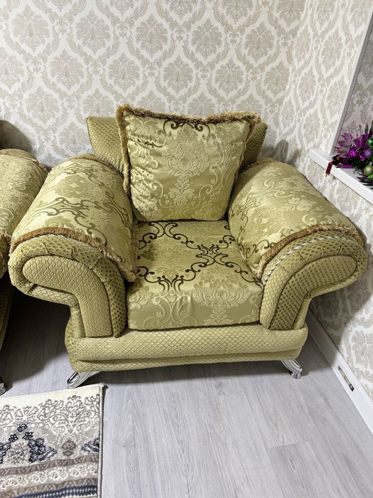 Диван Кресло Сотилади Продаю 7-Кишилик