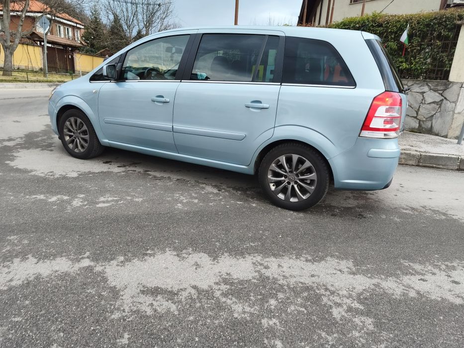 Opel zafira Опел Зафира 1.8 газ бензин.