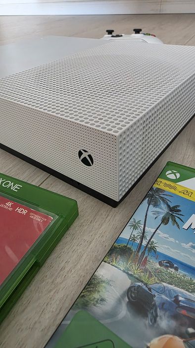 Xbox one S 1 tb.