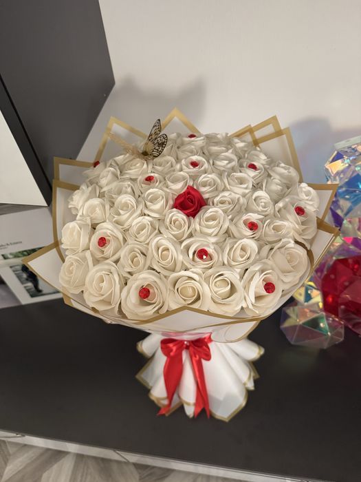 Buchete 101  de trandafiri de sapun parfumati