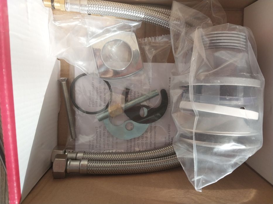 Смеситель для раковины в ванной  FERRO