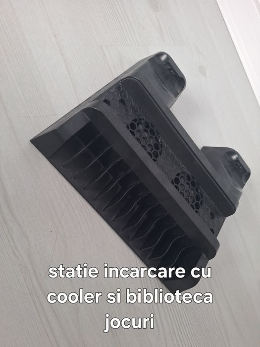 Playstation 4 Pro , 2 manete , state incarcare manete + joc gratis