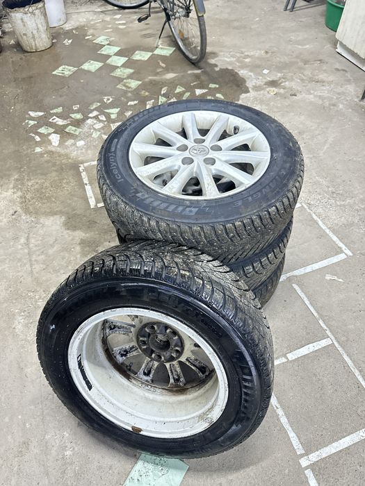 Продам зимны шины и диска от камри 45