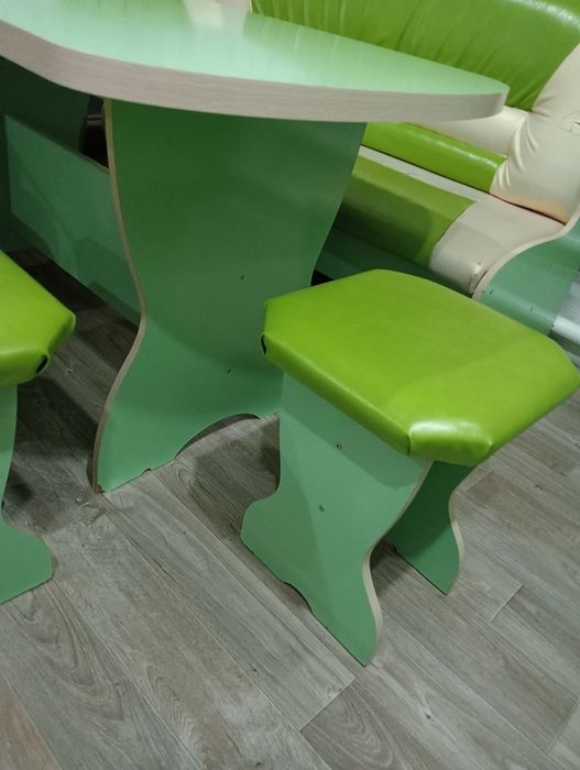 Кухонные столы и стулья