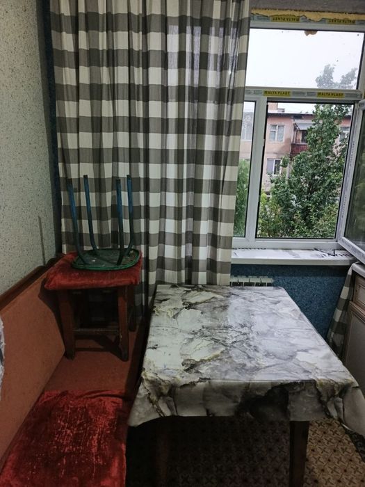 Сдается 1 ком квартира в Чирчике 3 мкн 4 этаж