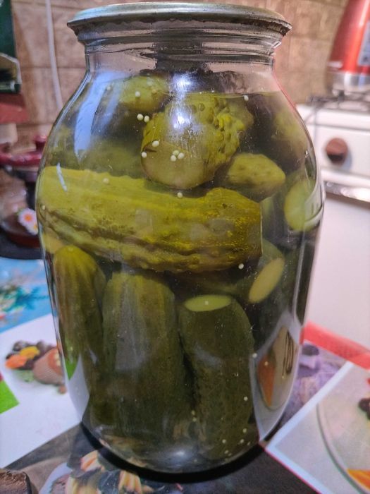 Огурцы маринованные для салатов.