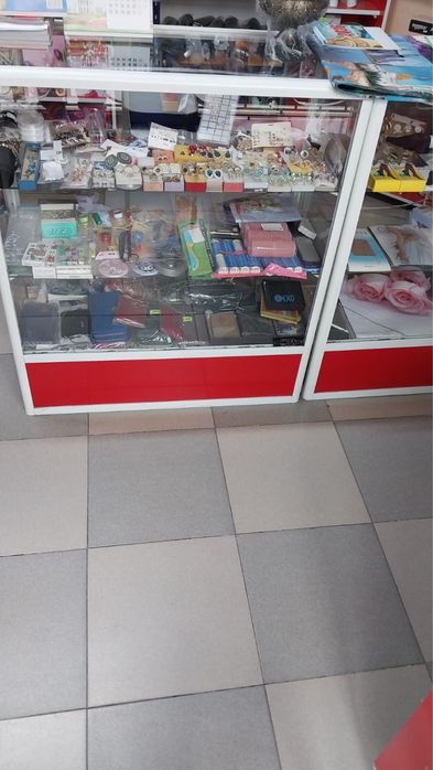 Полки, витрины, шкафы