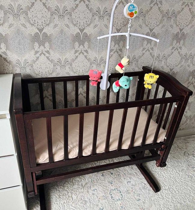 Продам детскую кроватку