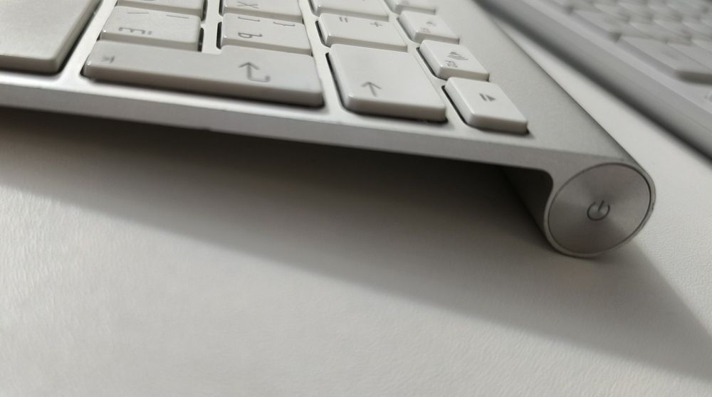 Клавиатура Apple оригинал. В отличном состоянии.