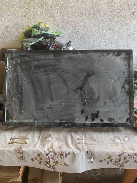 Телевизор LG экран сгоревший на запчасти