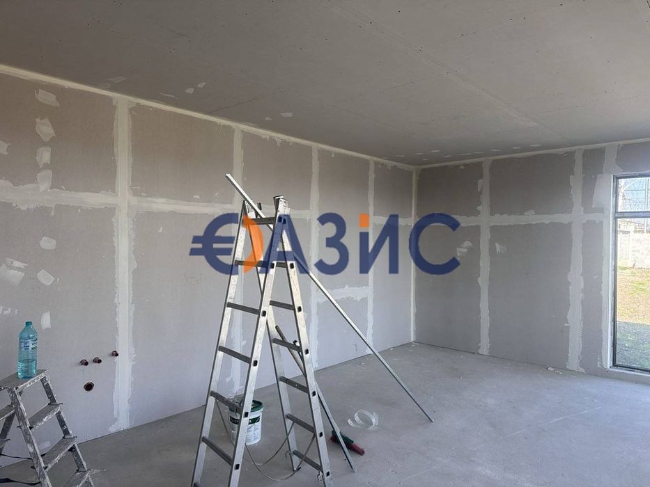 Продава се Къща в с. Лъка, Област Бургас - 220 кв.м за 1213 €/кв.м - Снимка #3