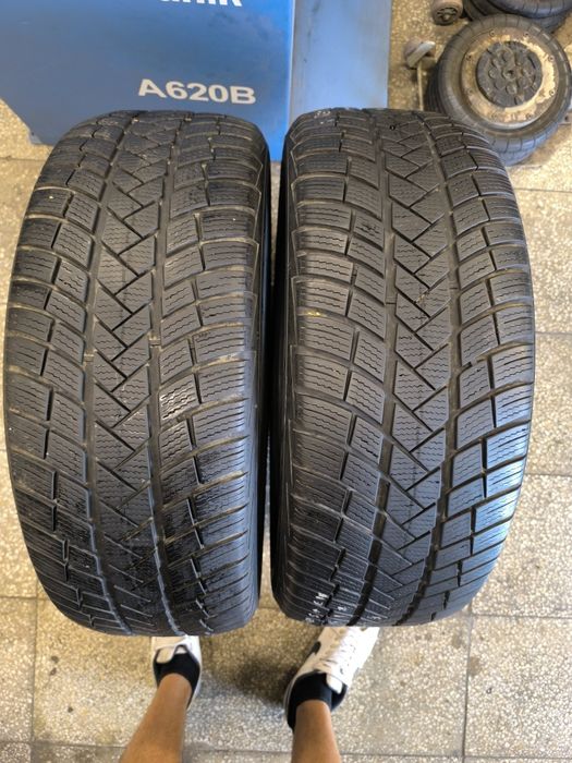 235 55 17 Vredstein Зимни 2бр.