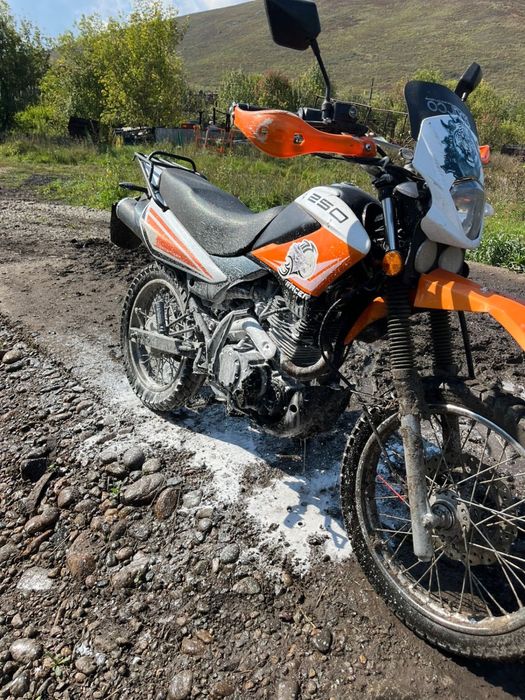 Продам матоцикл эндуро 250