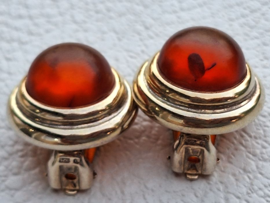 Сребърни обици с кехлибар