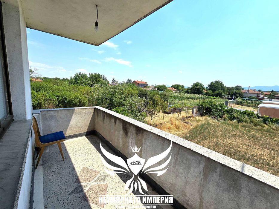 Двуетажна къща с постройки 320РЗП с 1430кв. двор село Конуш