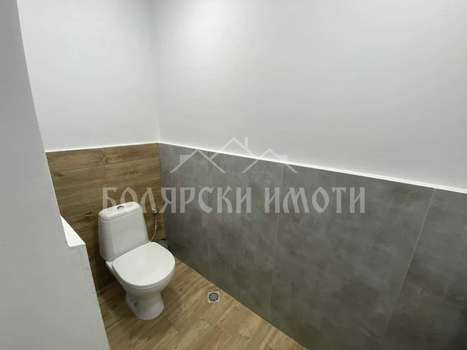 Новообзаведен офис в Идеален Център