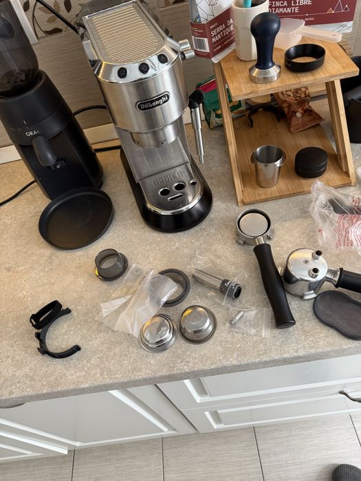 Set complet Espresso: DeLonghi Dedica + Rasnita Graef + Accesorii Premium