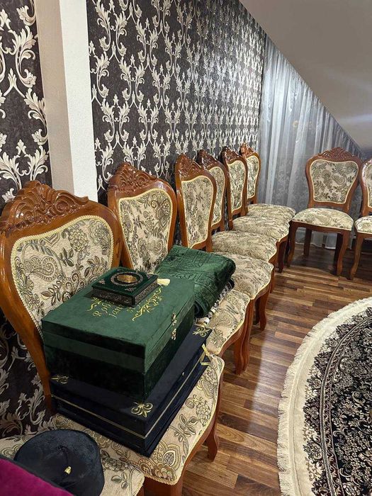 Стол стул для гостиной  12 кишилик  холати аъло даражада