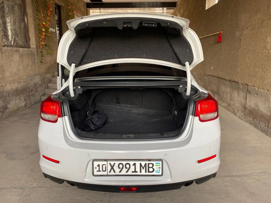 Малибу 2012 идеальным состояние 210 пробег мотор с капремонта