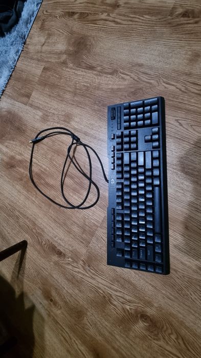 Веб-камера Logitech и клавиатуры AULA/RED DRAGON