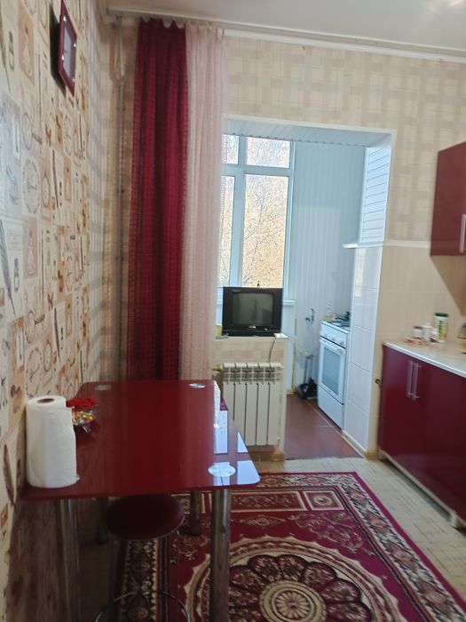 Кухня 2.5 м со столом продам