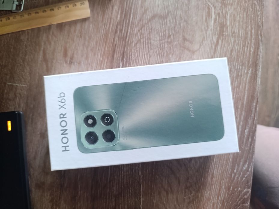 Продам HONOR X 6 b