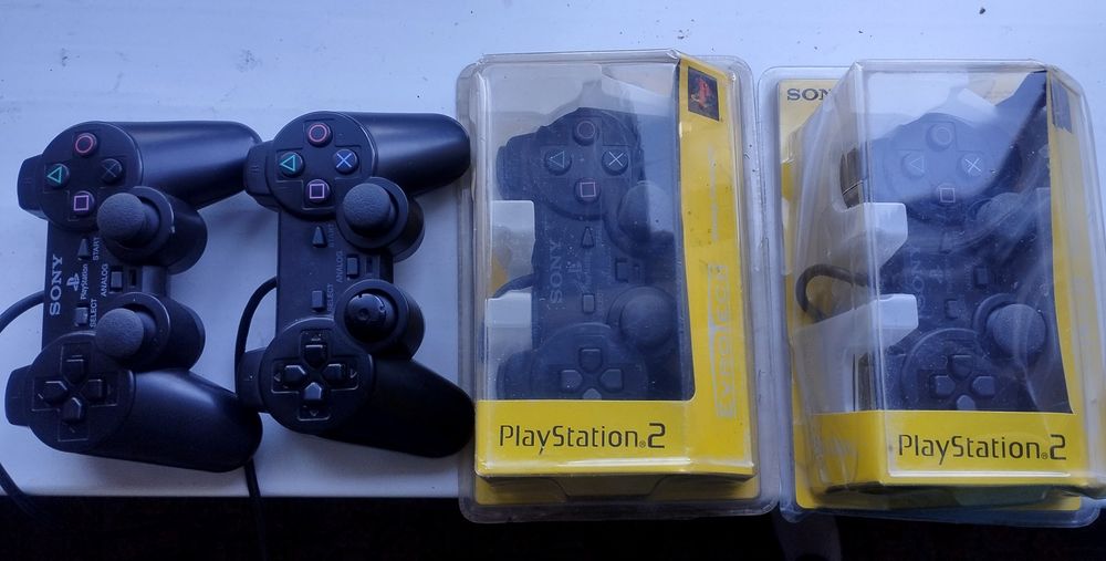 Sony Playstation 2 slim.