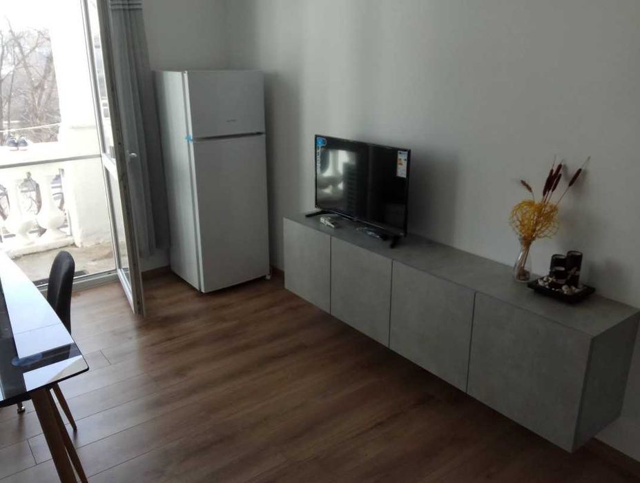 Дава се под наем Тристаен апартамент в Пловдив, Остромила - 87 кв.м за 408 € - Снимка #4