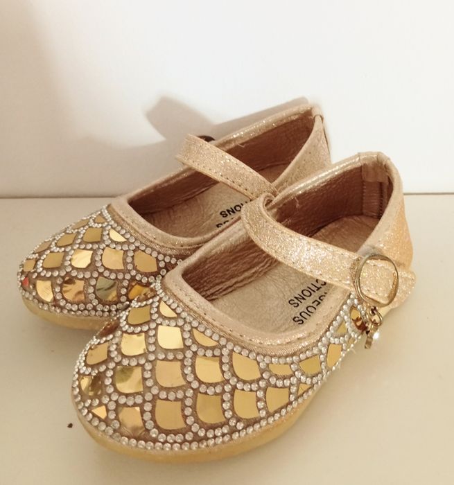 Papucei aurii  de ocazie mar 18