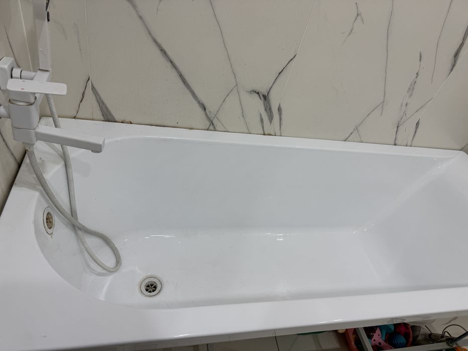 Продам акриловую ванну