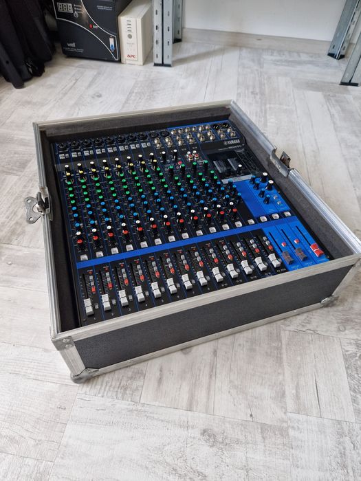 Mixere, amplificatoare,  rack-uri 
Midas DN4816-O

Midas DN4816-O