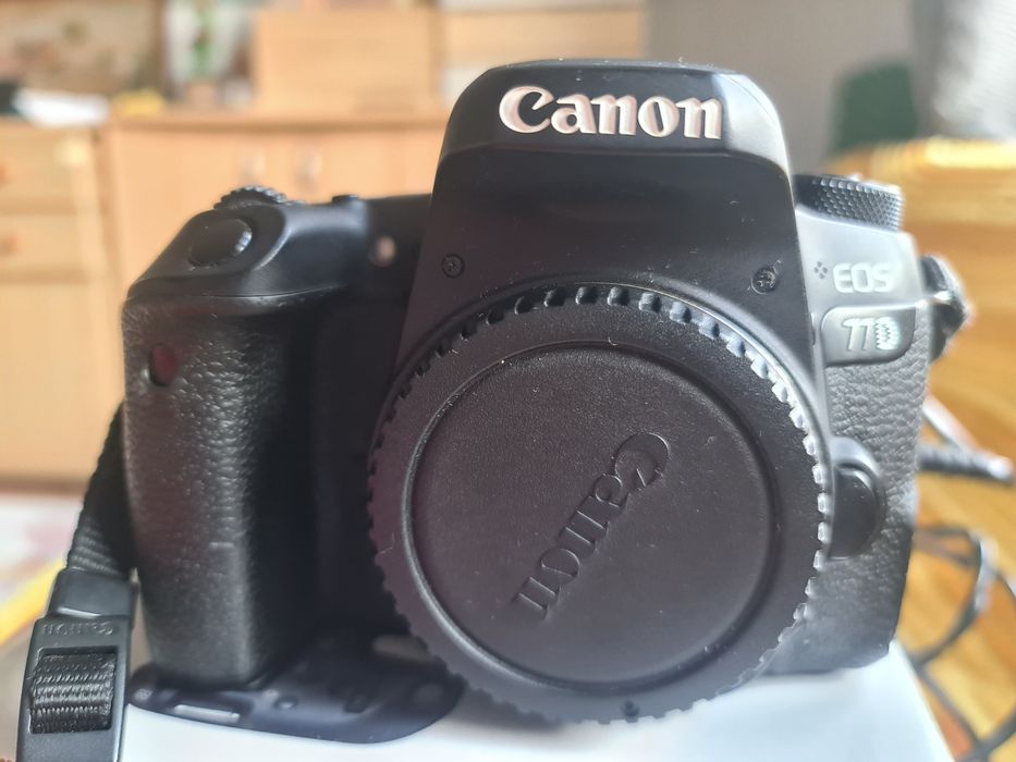 DSLR Canon 77D 24.2 MPX Wi-Fi+ 2 Acumulatori Cutie Completa+Patona Nou