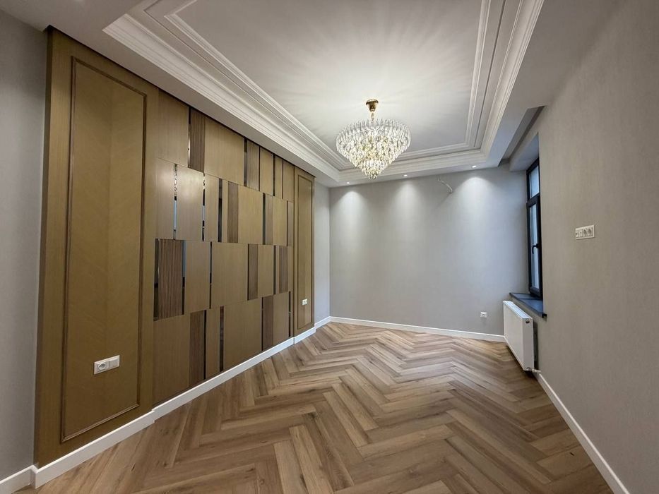 Хувайдо Бу́стон ку́чада 4 сотих 6 хона+ холл