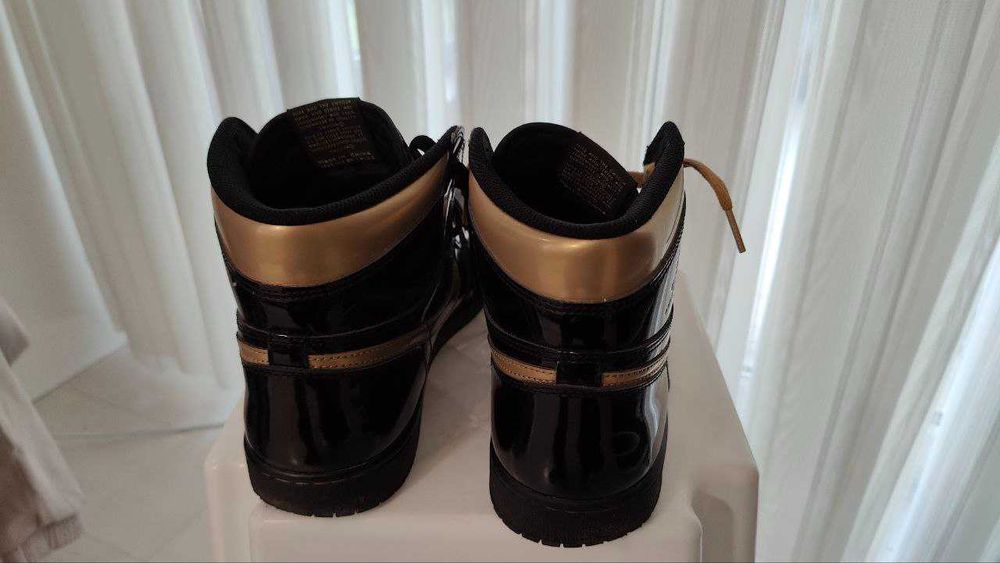 Nike Air Jordan 1 OG Black and Gold 45 размер. Като нови!!!