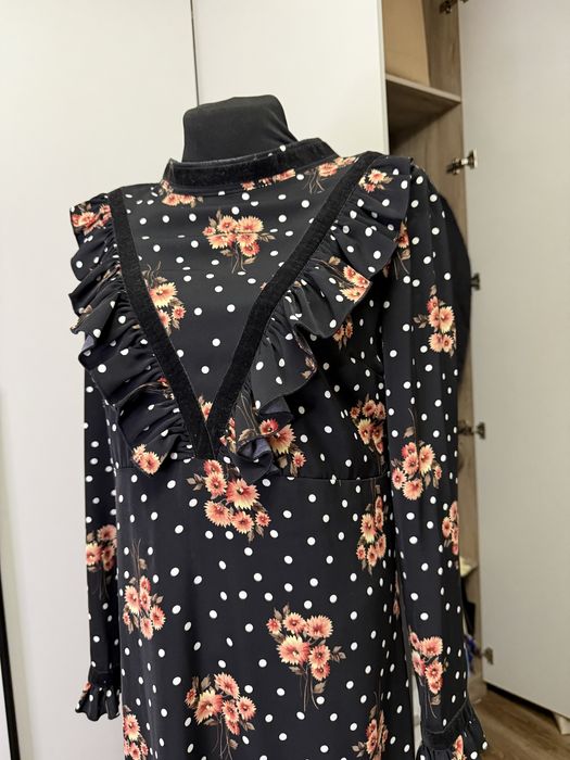 Платье красивое с бархатными ставками