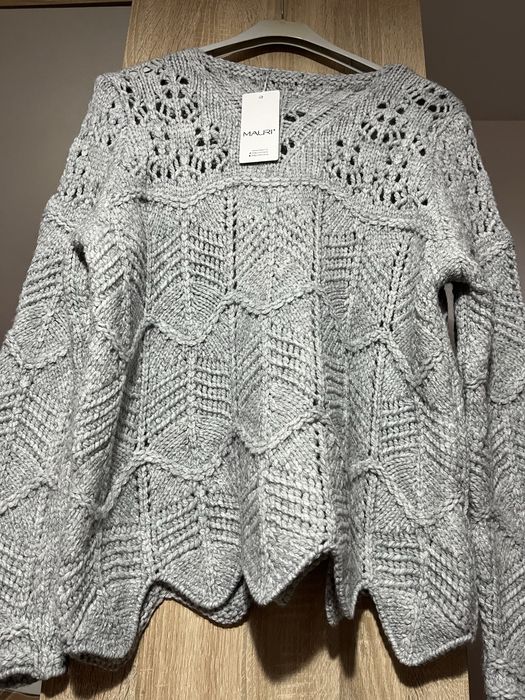 Vand bluza dama tricotata superba, noua cu eticheta