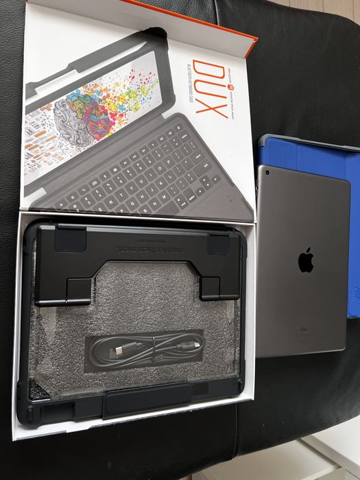 Ipad 9 ca noua + tastatura noua + huse + incarcator noi