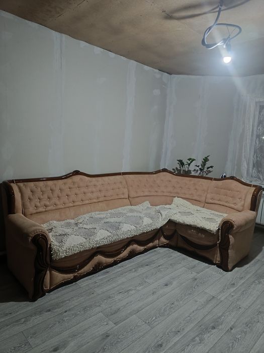 Продам мягкии уголок