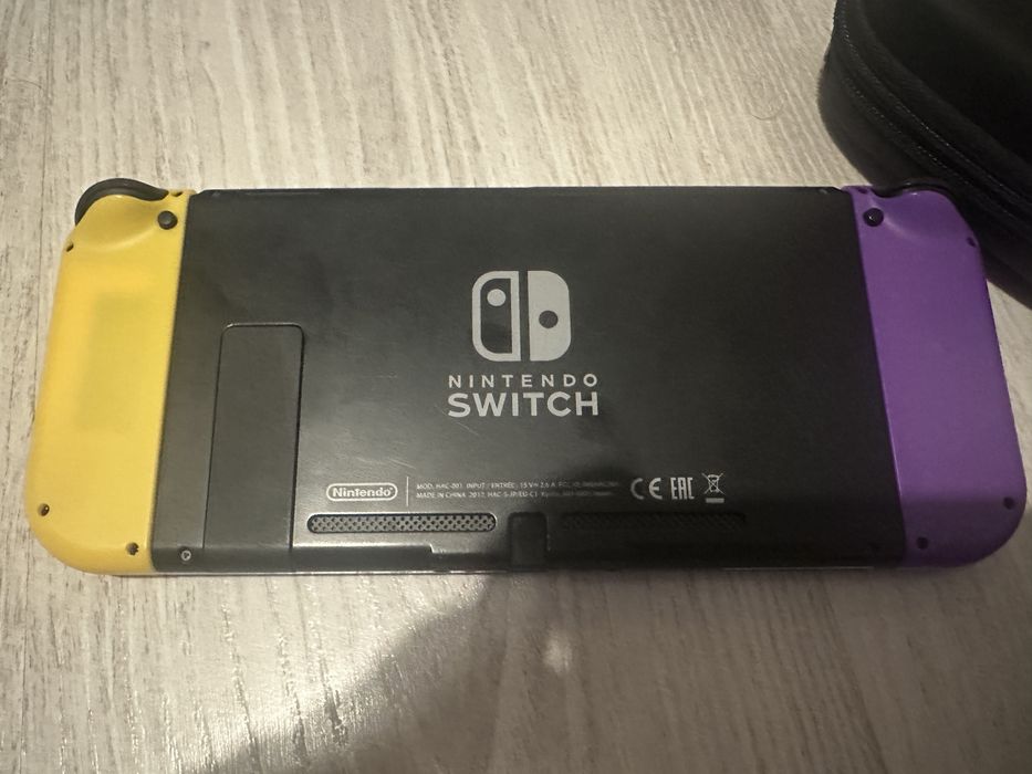 Конзола Nintendo Switch с аксесоари и подарък/игра