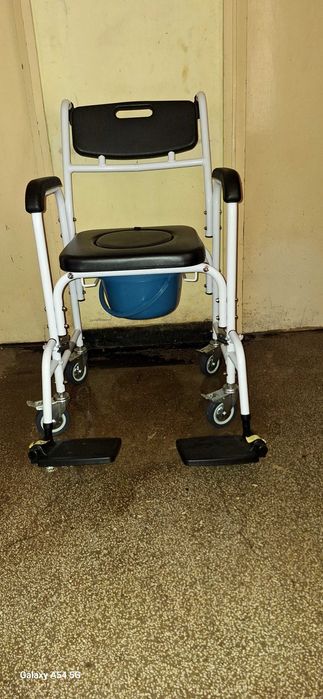 Vind scaun carucior Moretti  pentru persoane cu handicap motor,NOU , pret 850 ron (negociabil)