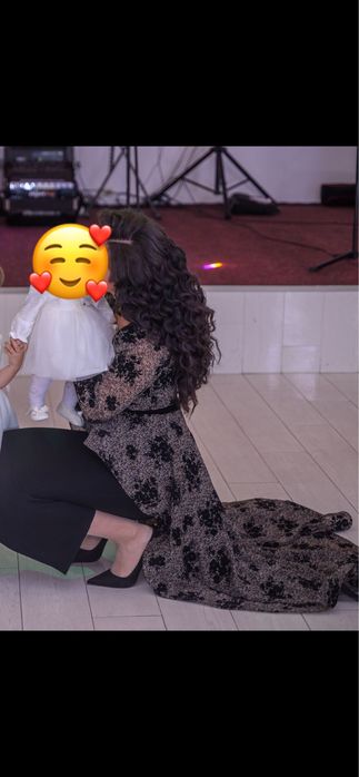 Rochie cu insertii catifea si trena