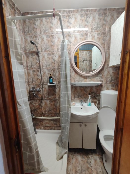 Persoana fizica vând garsonieră 21 mp + garaj de tabla + spatiu depozitare