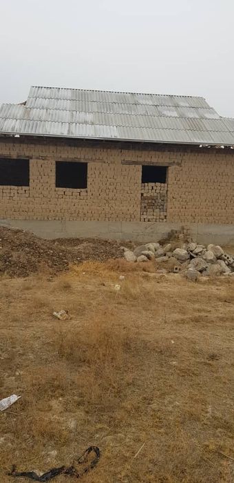 Курилиши битмаган уй