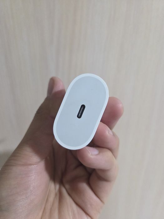 продам адаптер на айфон 20w